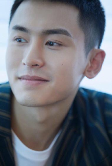 张哲瀚短寸帅气写真图片19