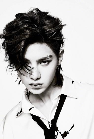 黄明昊相关图片