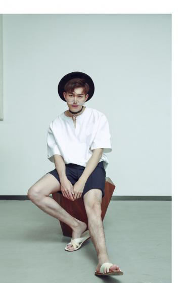 孔垂楠白衬衣慵懒帅气写真图片59