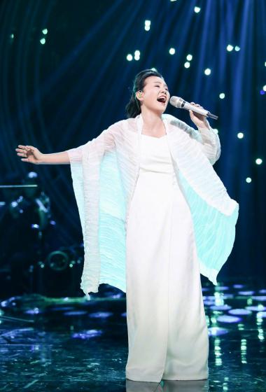 龚琳娜歌手2019舞台照图片58