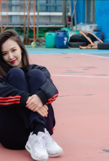 简介:菊麟活力少女性感写真图片,分享一组菊麟图片给大家,图中的明星