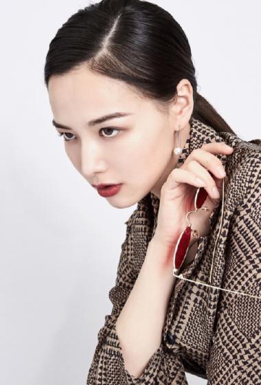 菊麟高冷知性美女写真图片34