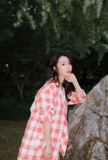 龙政璇性感活动照图片56