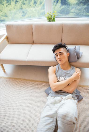 裴子添清新帅气居家写真图片56
