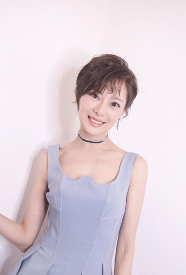 王汀清新淡雅活动写真图片36