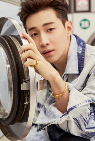 刘宪华帅气养眼时尚街拍图片19