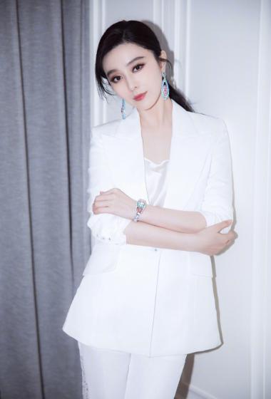 范冰冰白色西装飒爽写真图片14