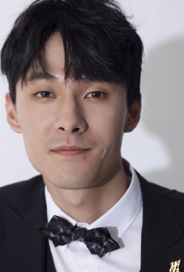 张雨剑帅气有型时尚写真图片19