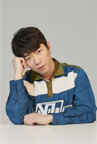 演员张亦驰时尚帅气写真图片13