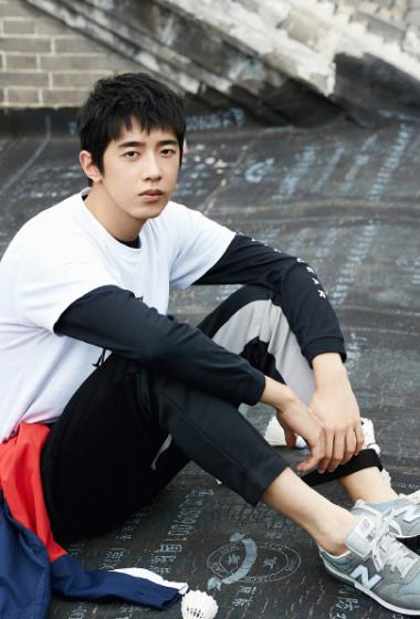 梁靖康清爽活力街拍图片56