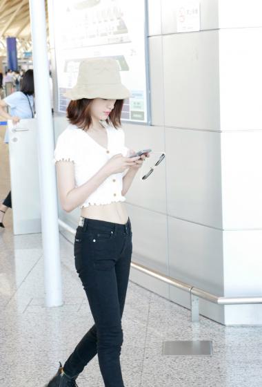 郭晓婷马甲线甜美机场图片18