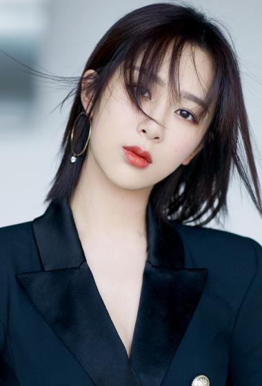 杨紫飒爽帅气写真图片44