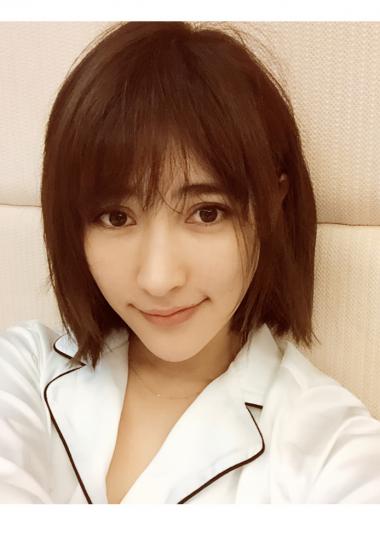 曲尼次仁慵懒居家自拍照图片66