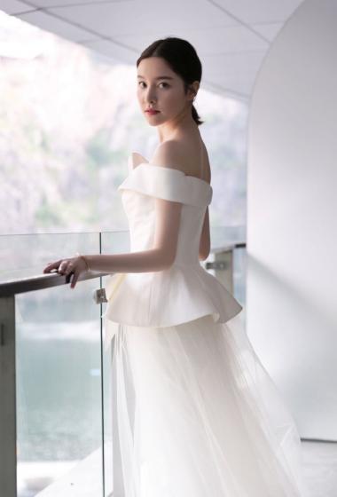 崔心心性感公益活动照图片36