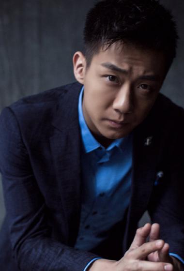 高至霆硬朗帅气写真图片
