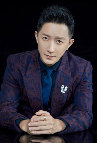 韩庚成熟儒雅帅气活动照图片1111