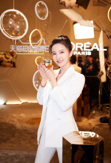 杨子姗纯白西装优雅写真图片56