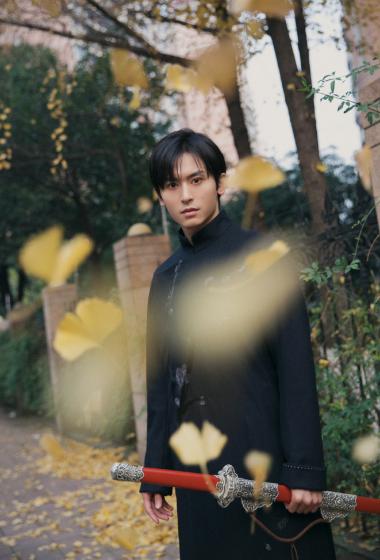 张哲瀚中式长袍帅气图片29