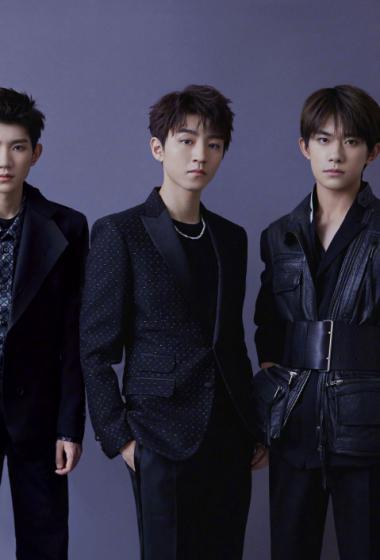 简介:tfboys组合合体写真图片,分享一组tfboys图片给大家,图中的明星