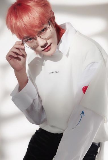 刘也红发清新写真图片44