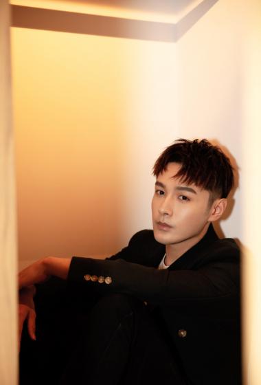 张昊唯黑白简约写真图片89