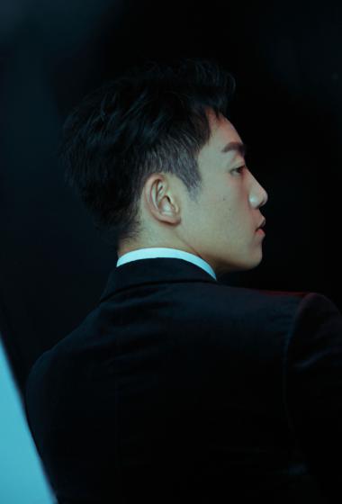 演员郑恺儒雅帅气写真图片88