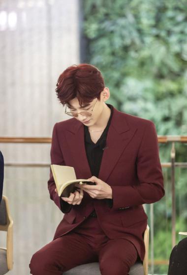 白敬亭红色西装帅气图片510