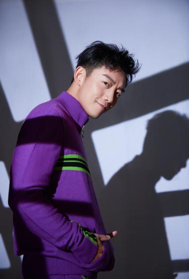 郑恺紫色运动装帅气图片34