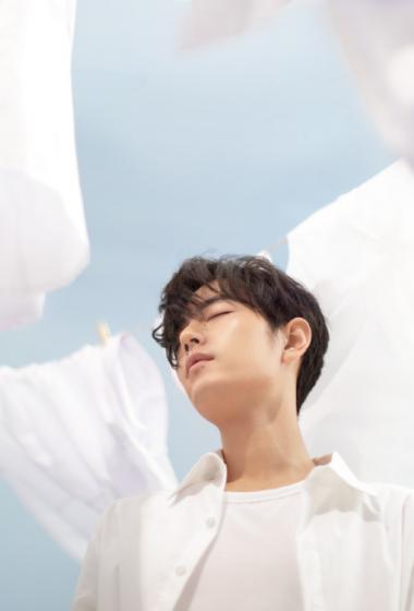 肖战浴缸照清爽帅气写真图片68