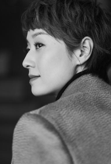 马伊琍驼色王妃大衣性感图片29