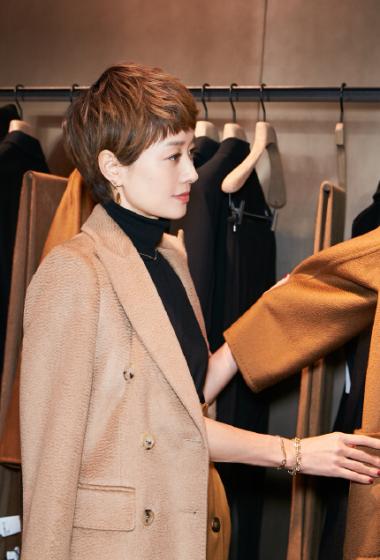 马伊琍驼色王妃大衣性感图片29