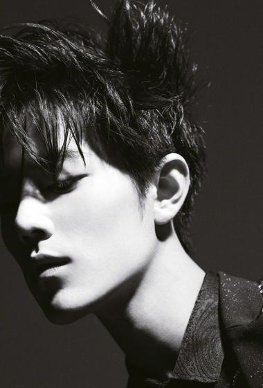 肖战酷帅撩人黑白写真大片69