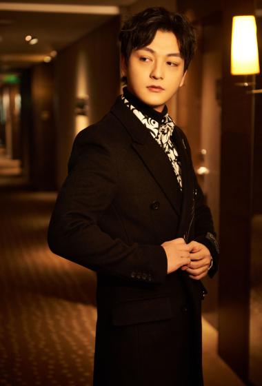 张晓谦率性洒脱活动照图片77