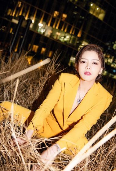 王玥兮西装干练酷美写真图片26