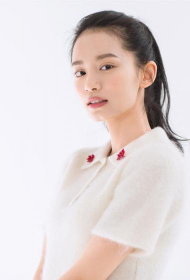 简介:王禛白衣清新性感写真,分享一组王禛图片给大家,图中的明星图片