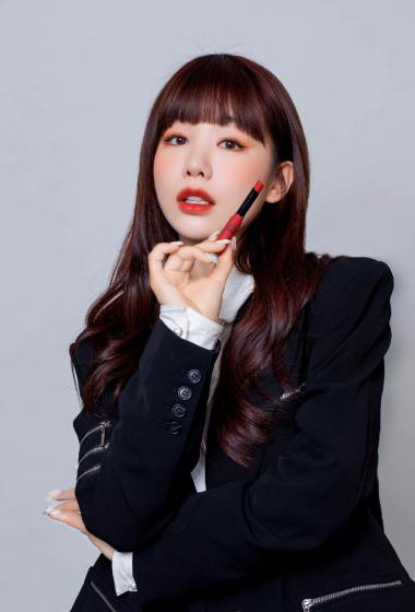 徐梦洁西装酷美代言写真图片23