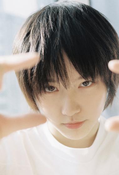 成果午后慵懒白衣写真图片24