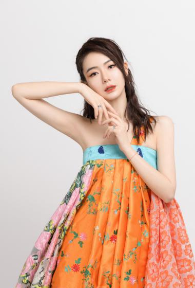 戚薇个性妆容抹胸裙性感图片89