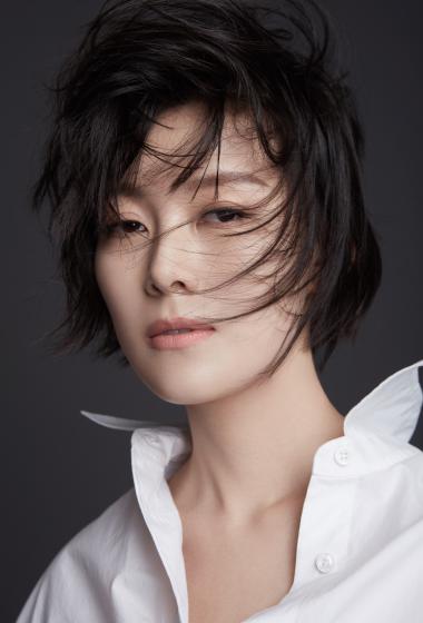 简介:常思思百变风格性感写真图片,分享一组常思思图片给大家,图中的