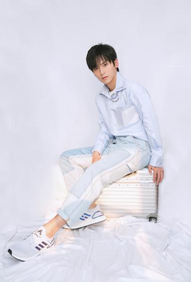 张哲瀚干净帅气写真图片28