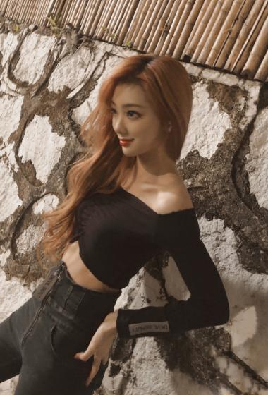 李紫婷金发红唇性感写真图片910