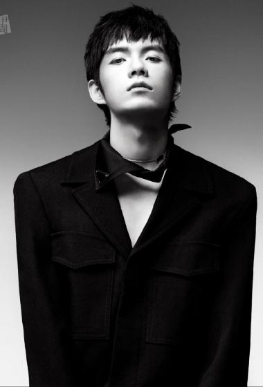 张颜齐风衣眼镜杀写真图片718