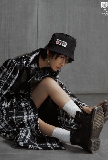 周依然时尚酷感写真图片19