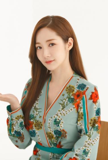 朴敏英深v碎花裙广告图片56