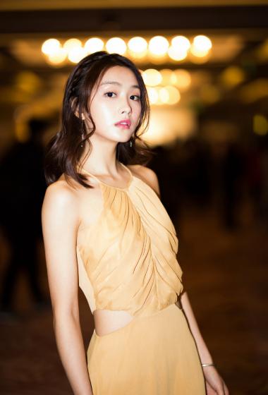 王嵛吊带裙性感优雅写真图片34