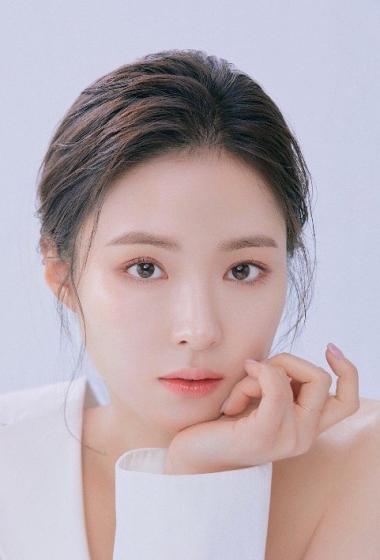 简介:申世景性感写真图片,分享一组申世景图片给大家,图中的明星图片