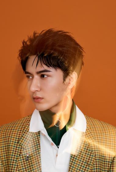 简介:米热最新帅气写真图片,分享一组米热图片给大家,图中的明星图片