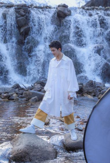 吴磊地面飞行帅气写真图片211