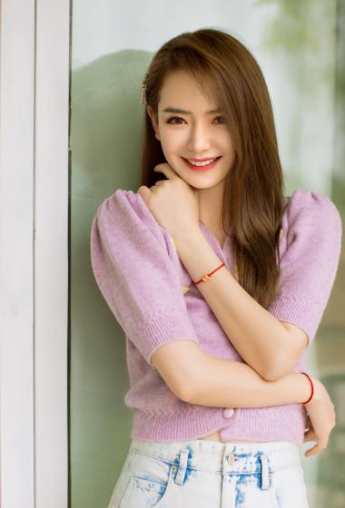 戚薇紫衫甜美养眼写真图片1111