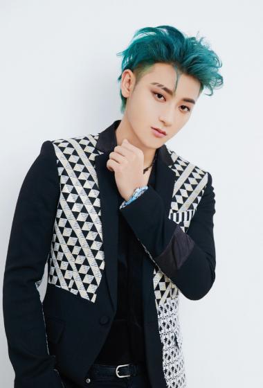 黄子韬绿发酷帅写真图片16